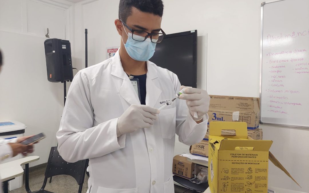 Hugo vacina colaboradores contra a Influenza