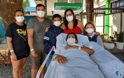 Paciente do Hugo recebe visita da família e mata saudade dos filhos