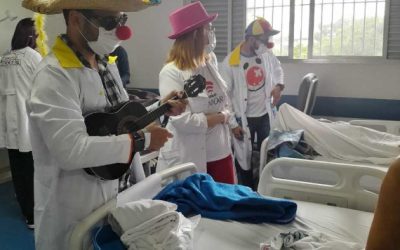 Pacientes do Hugo recebem visita do Grupo Alegria