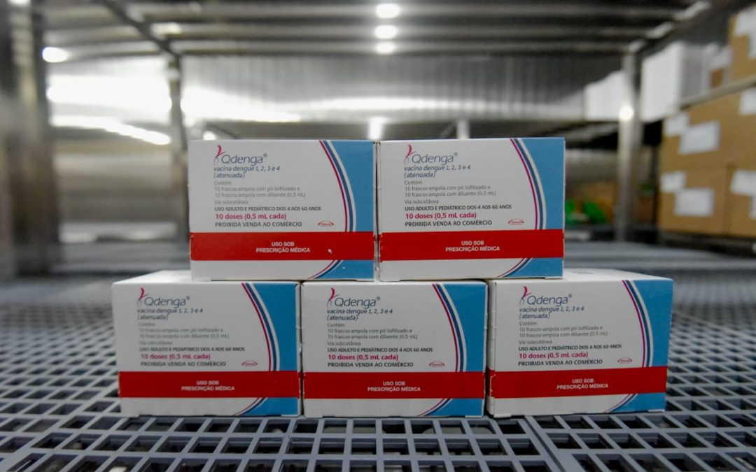 Governo de Goiás começa distribuição de 38,7 mil doses da vacina contra a dengue
